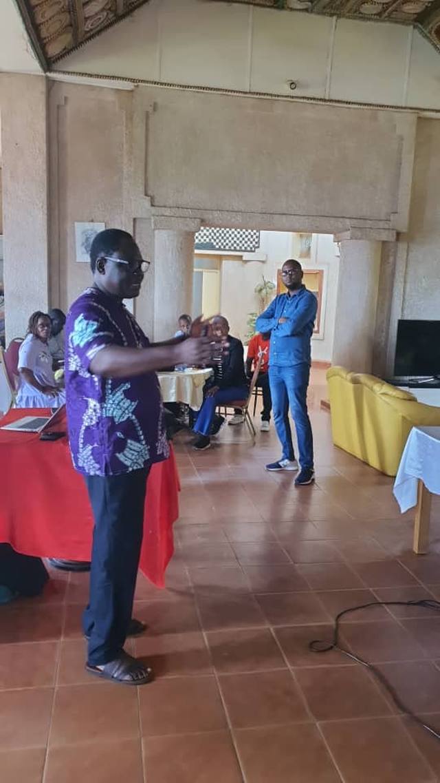 Atelier de team building en cercle — écoute et cohésion d'équipe
